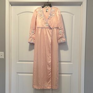 RARE Vintage Natori Saks Fifth Avenue Floral Embroidered Robe